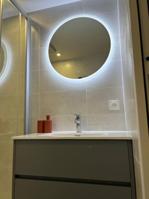 Design Entier Neuf A Paris *